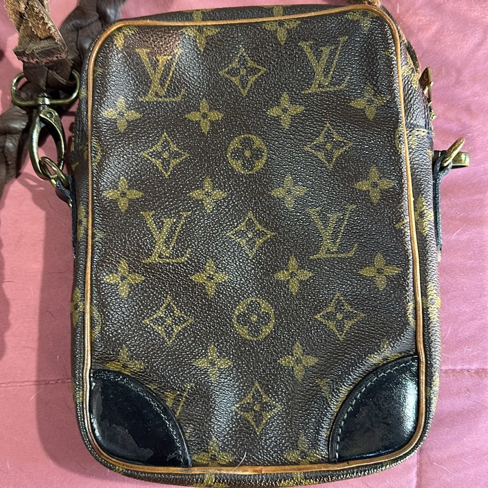 Authentic Louis Vuitton Monogram Danube crossbody bag - Picture 4 of 12